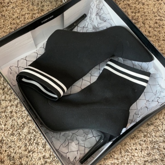 MATERIAL GIRL BOOTIES - Picture 1 of 3